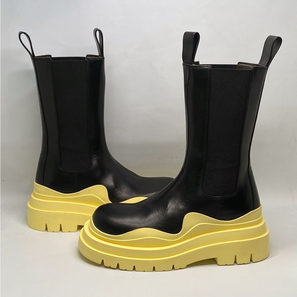 Bottega Veneta Contrast-Sole Leather Tire Chelsea Boots size 37